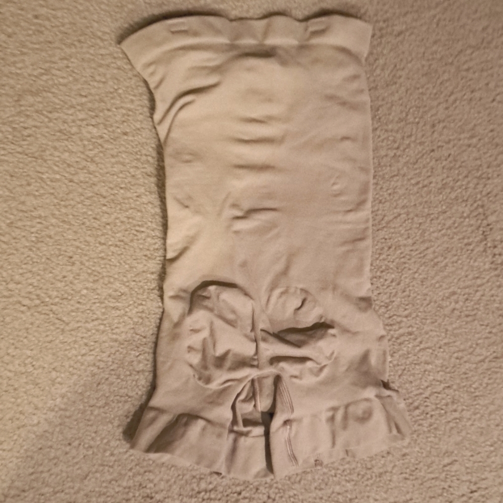 XSMALL     SKIMS STRAPLESS SHORTIE BODYSUIT - Picture 6 of 7